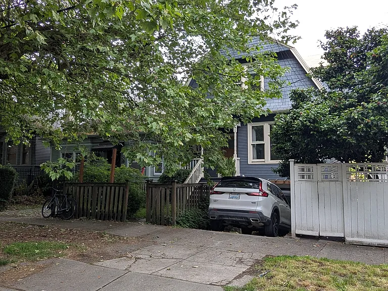 112 10th Ave E — Photo 12