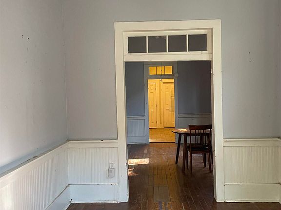 5th image of 838 America St