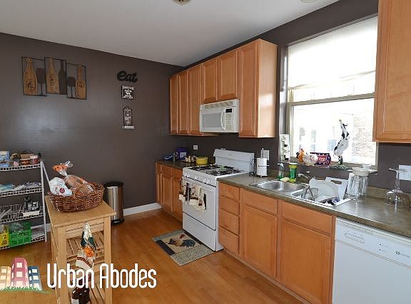 2nd image of 5206 N Sawyer Ave #2