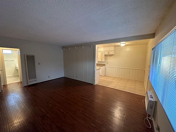 4th image of 20336 Cohasset St APT 6