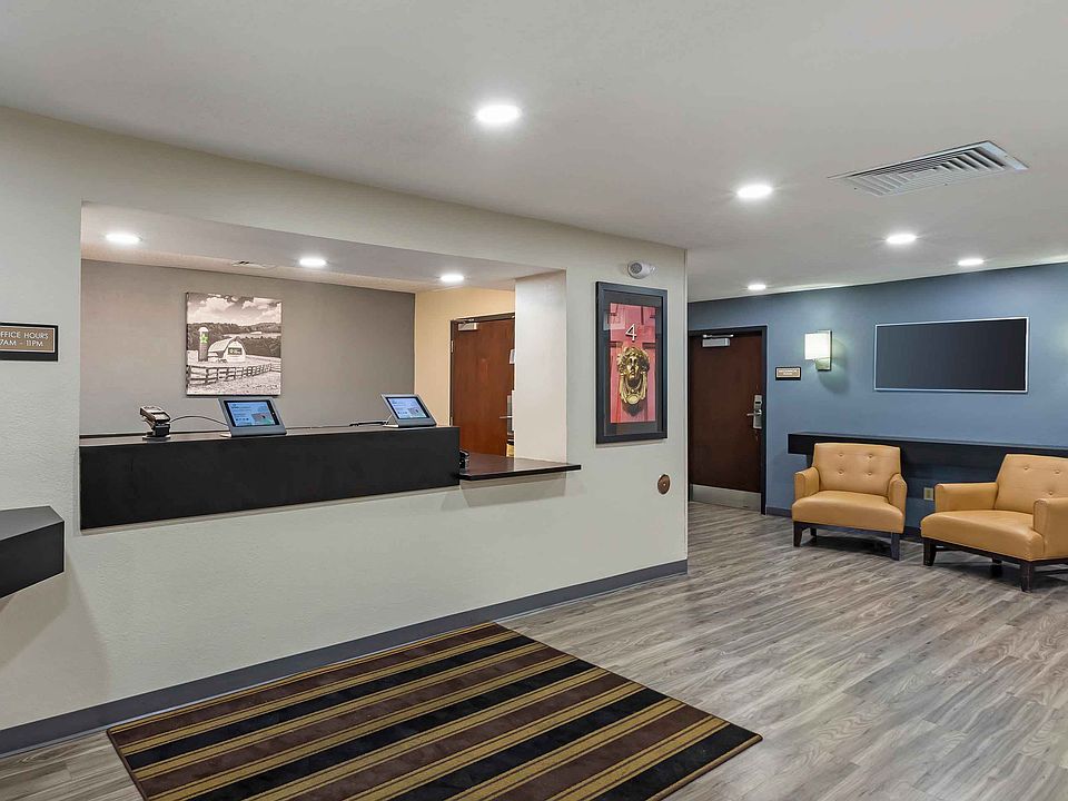 Lobby and Guest Check-in
