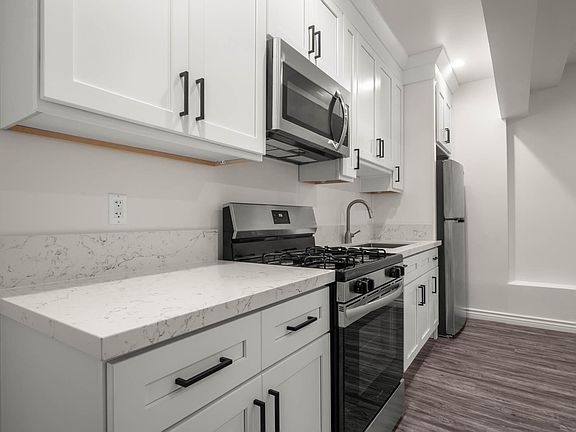 3rd image of 7518 Lexington Ave #24