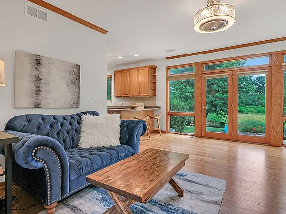 3rd image of 3701 Creekside Ct
