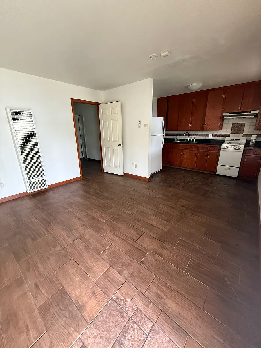 Building Photo - 400 W Church Ave #C