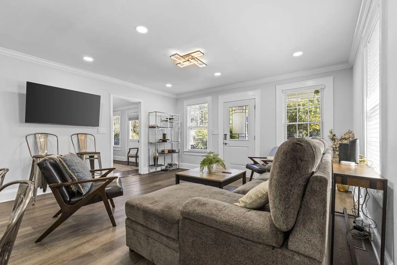 4 bed, 2.0 bath, 1625 sqft, $6,718 — Photo 1