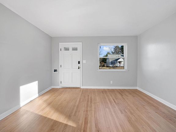 4th image of 107 E North St #107