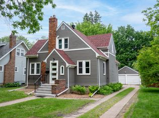 1126 Cottonwood St, Grand Forks, ND 58201