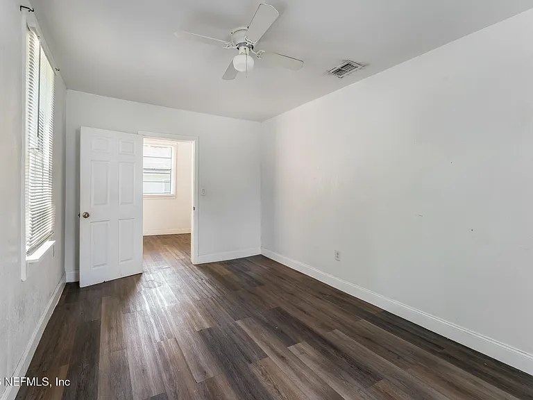 1018 W 23rd St — Photo 13