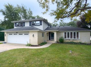 211 E Niagara Ave, Schaumburg, IL 60193