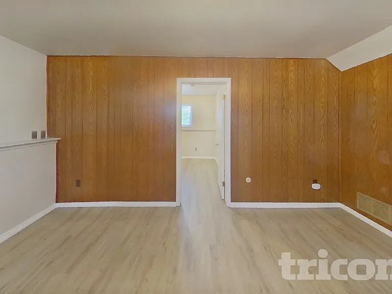 1338 Mears Dr — Photo 4