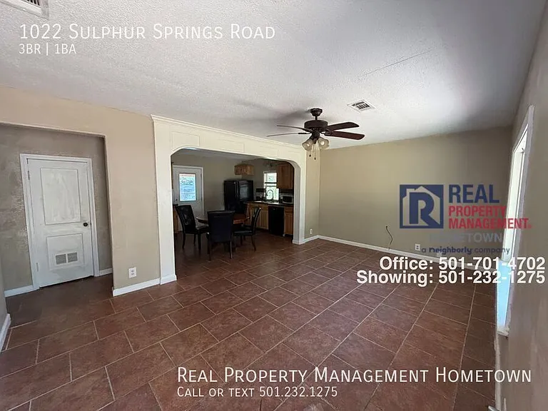 1022 Sulphur Springs Rd — Photo 3