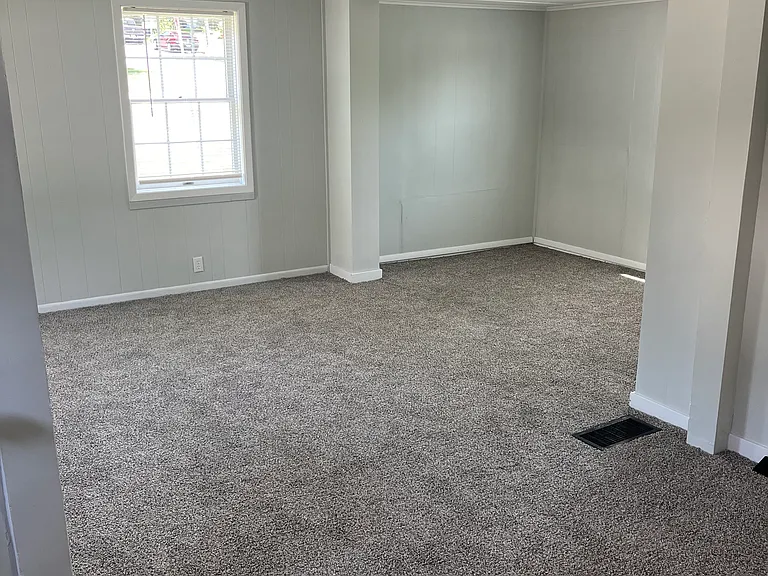 155 W Oneida St — Photo 14