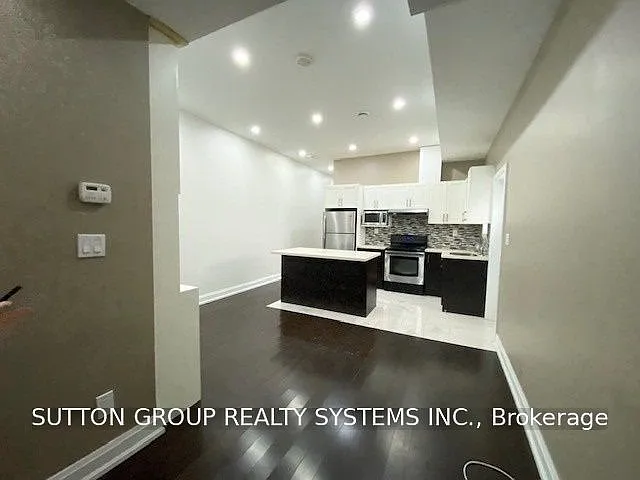 924 Danforth Ave #2 — Photo 4