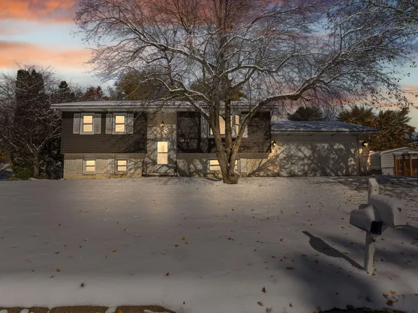 3705 Colonial Dr, Valparaiso, IN 46383