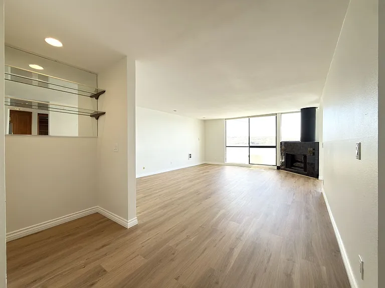 4513 Cove Dr #12 — Photo 6