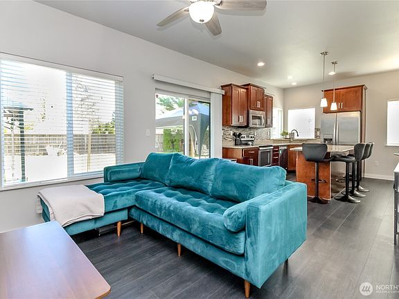 4th image of 17609 146th Avenue E