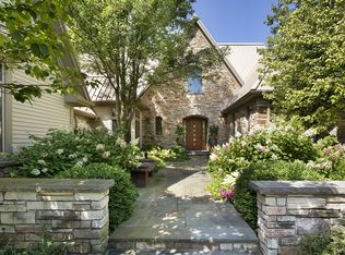 2350 White Oak Dr, Northbrook, IL