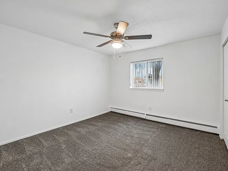 Dearborn Club Apartments — Photo 22