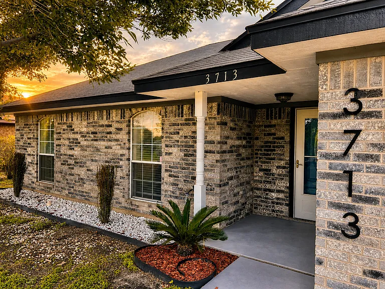 3713 Water Oak Dr — Photo 2