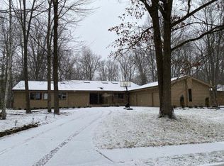 4800 Moorland Ct, Midland, MI 48640