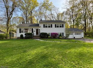 5 Highland Ct, Morris Plains, NJ 07950