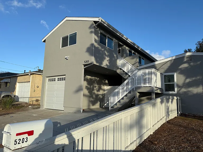 5203 Nutmeg St — Photo 34