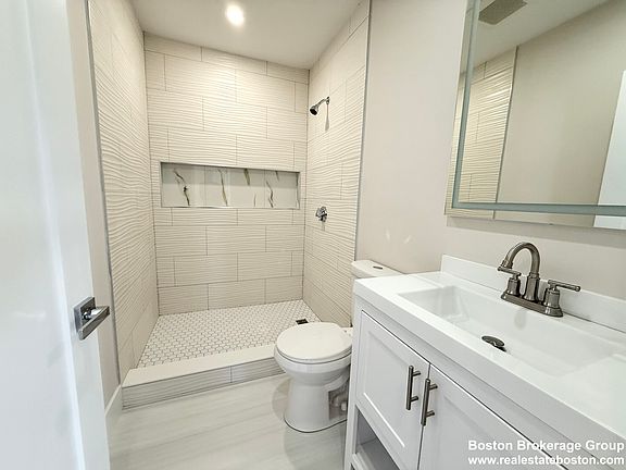 3rd image of 10 Cawfield St Floor 3