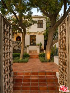 330 S Medio Dr, Los Angeles, CA, 90049