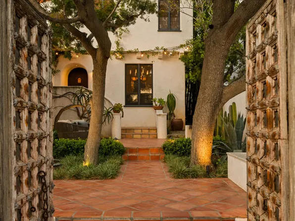 330 S Medio Dr, Los Angeles, CA 90049