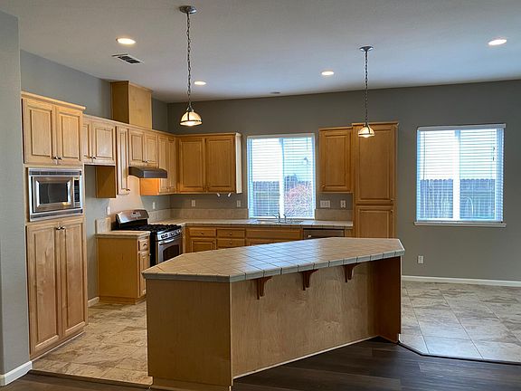 Kitchen & Island