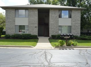 450 Westwood Ct APT A, Crystal Lake, IL 60014