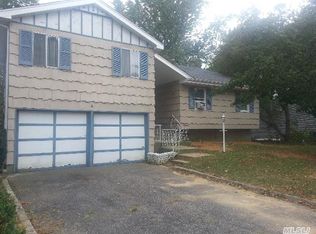 4 Primrose Ln, Kings Park, NY 11754