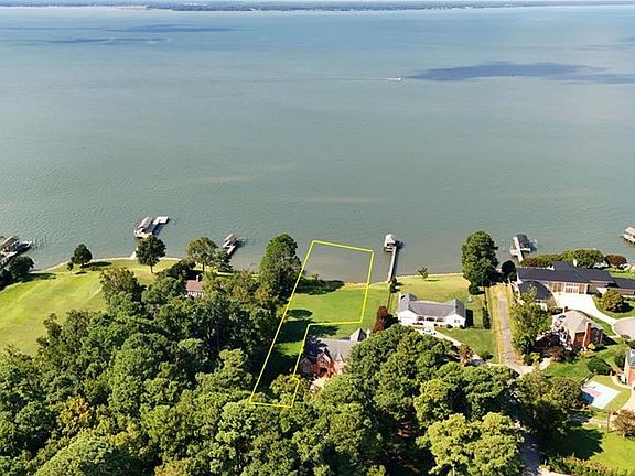 2nd image of 605 Blount Point Rd