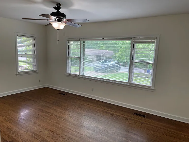 760 Mauldeth Rd — Photo 2