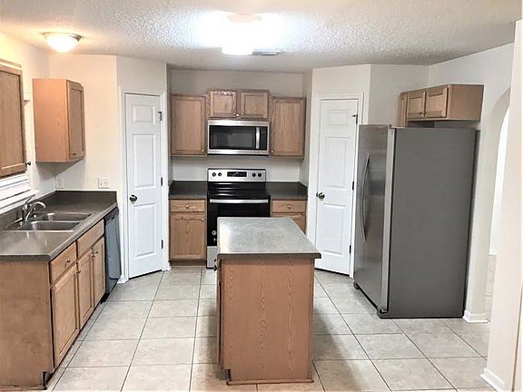 3rd image of 378 Iceni Ct