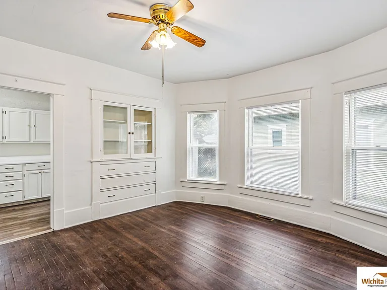 224 N Elizabeth St — Photo 4