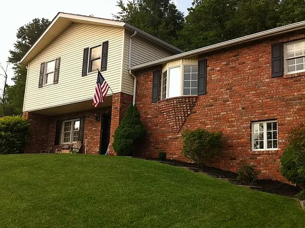 25 Julie Ct, Glen Dale, WV 26038