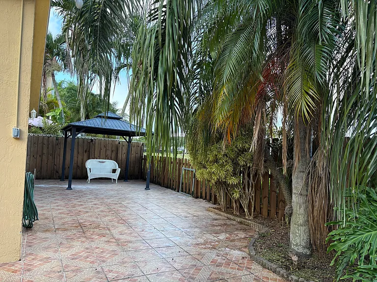 14750 SW 156th Ave — Photo 5
