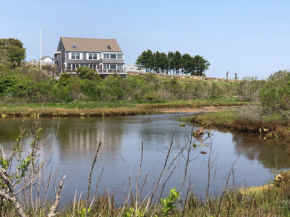 2nd image of 1178 Corn Neck Rd