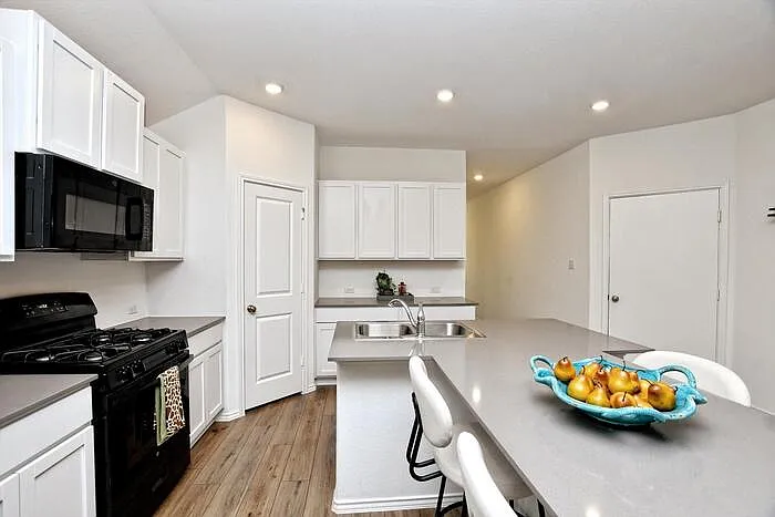 2108 Golden Grain Ln — Photo 5