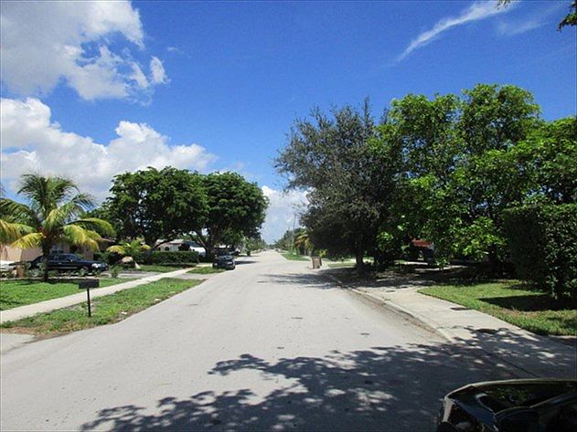2nd image of 3841 NE 4th Ave