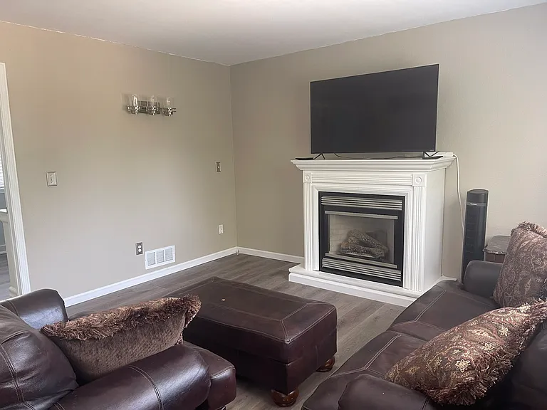 1729 Devon Rd #UPPER FLOOR APARTMEN — Photo 1