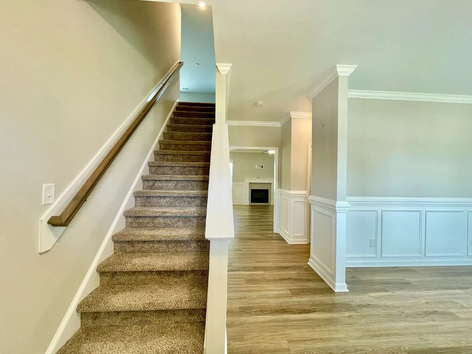 4 bed, 2.5 bath, 2472 sqft, $2,250 — Photo 2