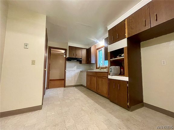 5th image of 1054 Woodstock Ave