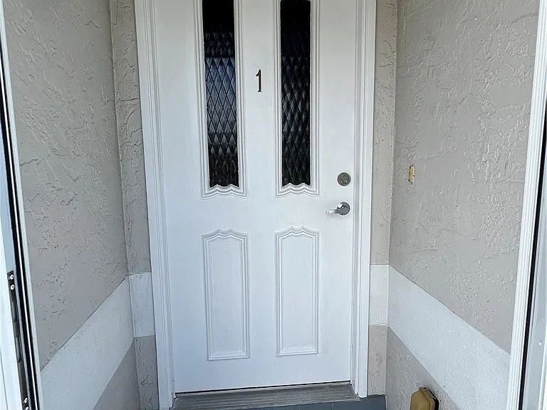 1406 SE 2nd Pl #1 — Photo 3