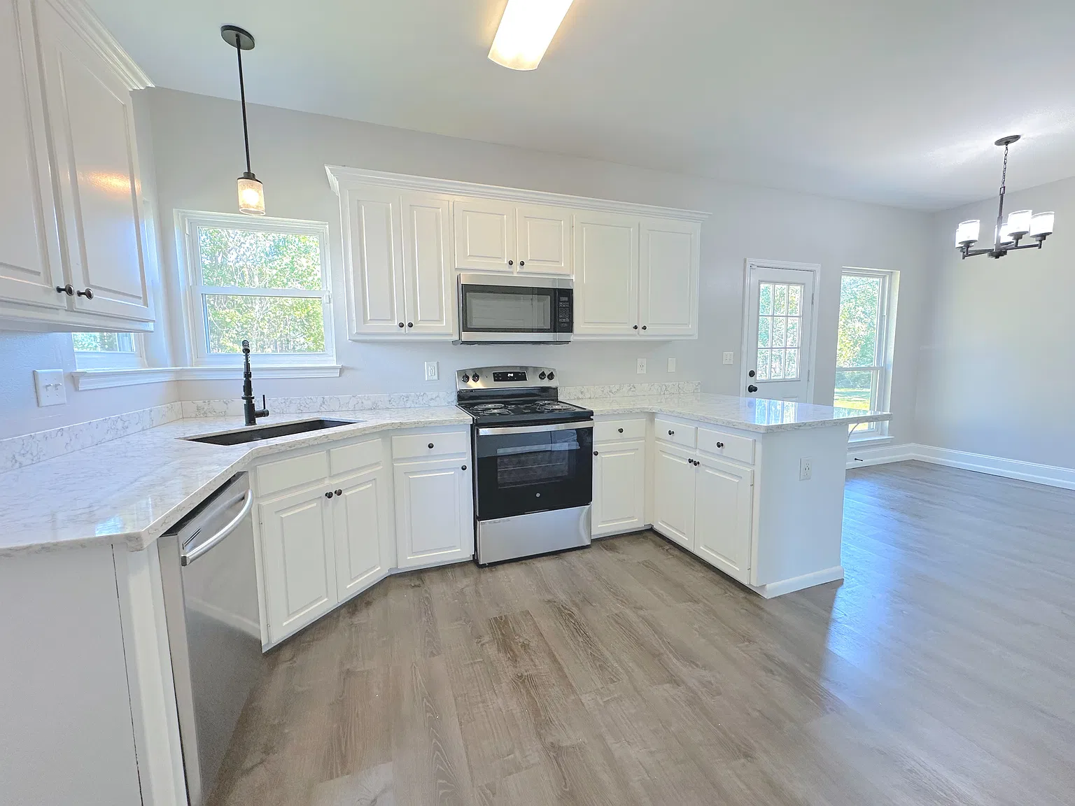 3 bed, 1223 sqft, $1,875 — Photo 3