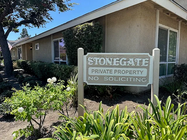 12098 Stonegate Ln — Photo 1