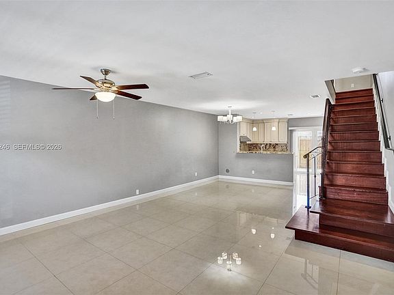 4th image of 2901 Dorchester Ln