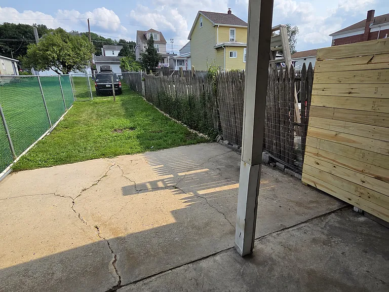 E Phillips St — Photo 10