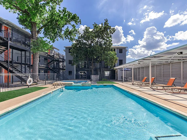Lamar Place Apartments — Photo 32